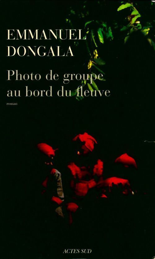 Photo de groupe au bord du fleuve - Emmanuel Dongala - Livre